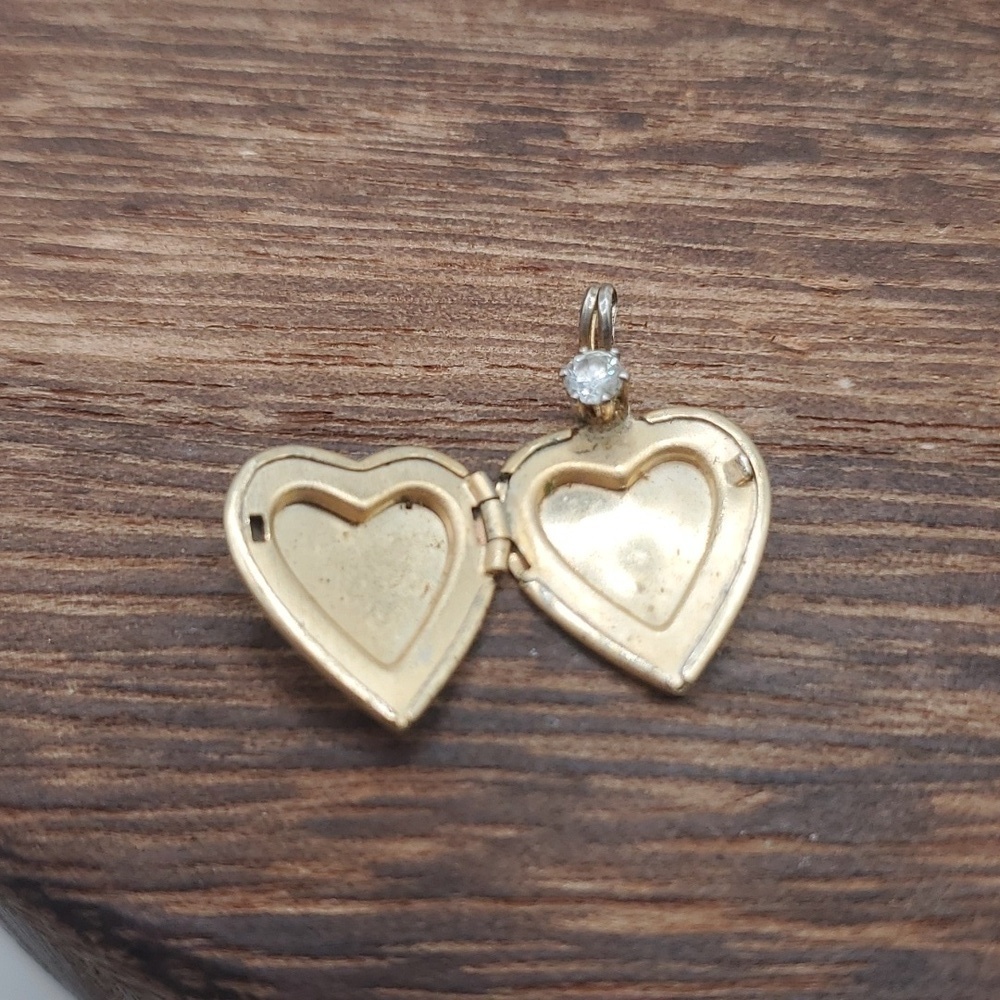 Antique heart locket‎